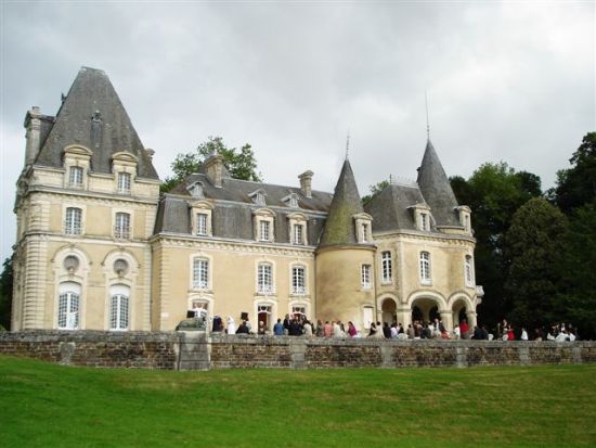 Terrasse extérieure du Château du Repaire à Vigeois en Corrèze